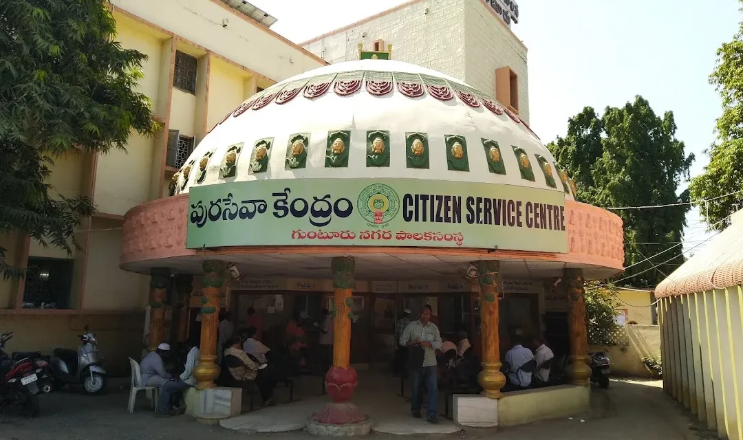 ముగ్గురు ఉద్యోగుల సస్పెన్షన్ అక్రమాలపై జీఎంసీ కమిషనర్ చర్యలు